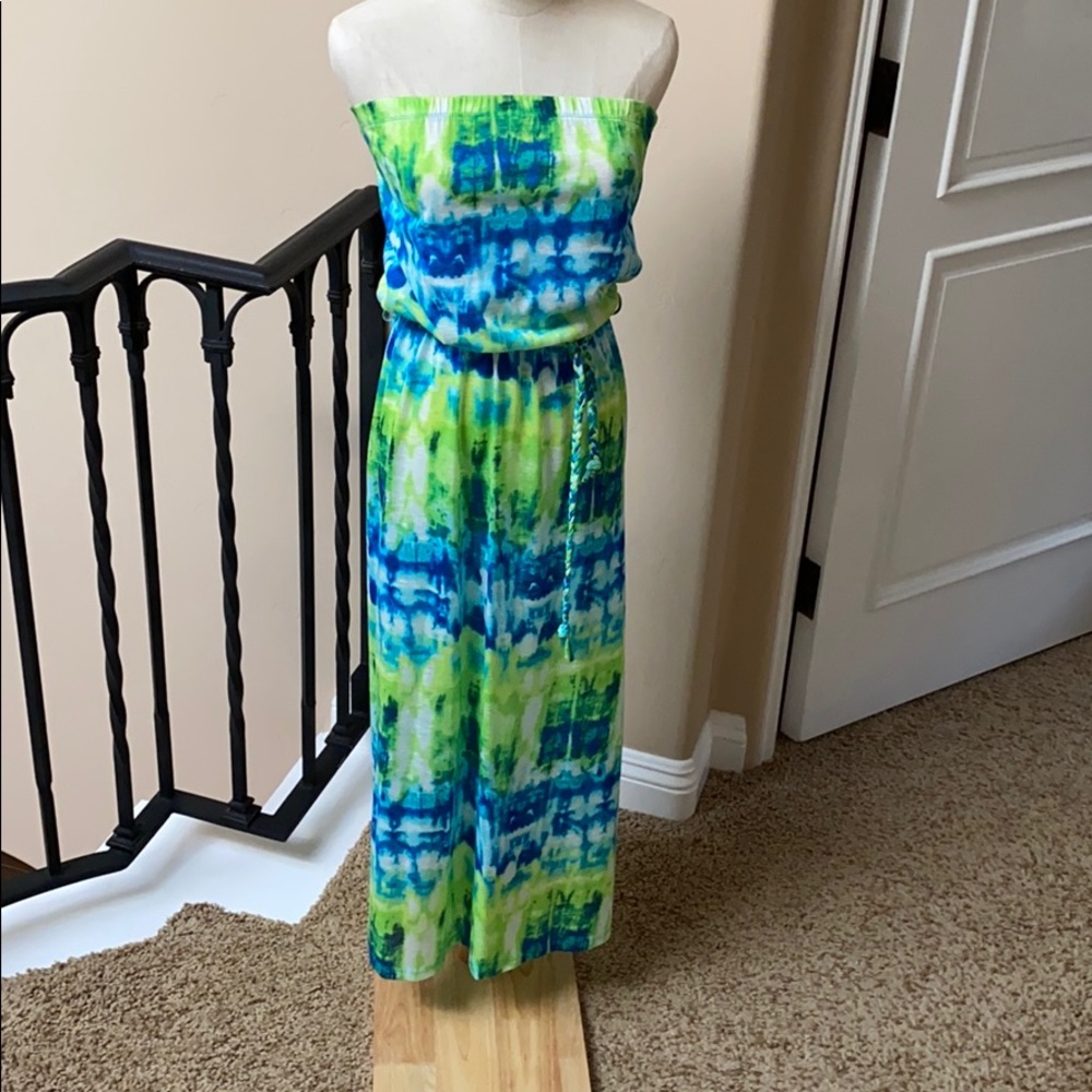 Tie dyed strapless blouson dress.